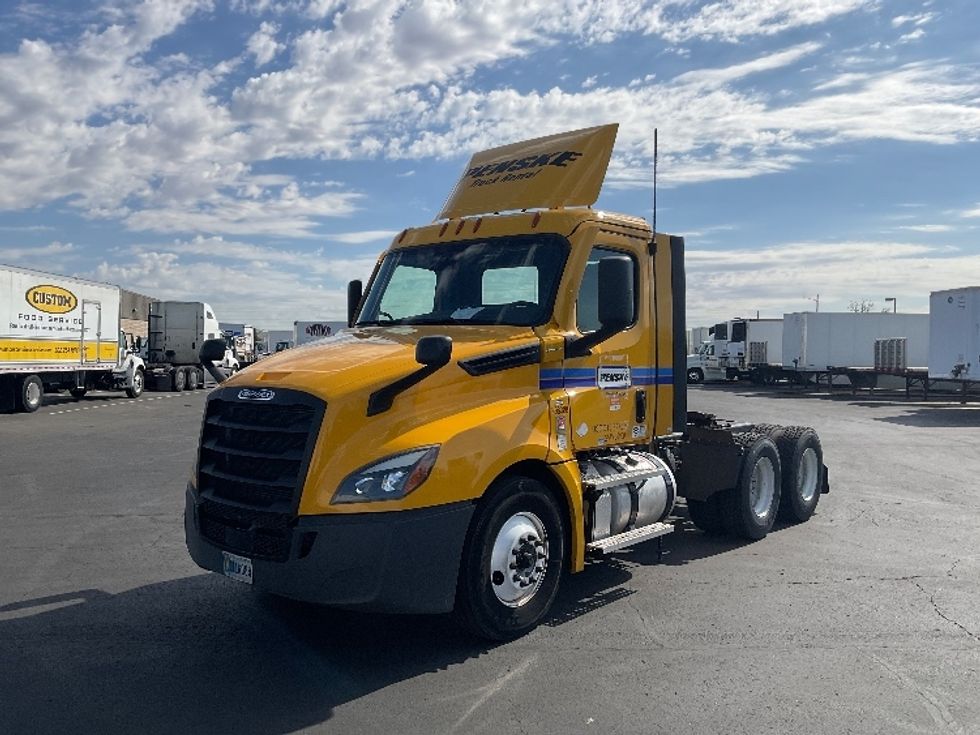 Day Cab Tractor-Heavy Duty Tractors-Freightliner-2022-T12664ST-Phoenix-AZ-532,502\n\t\tmiles-$ 49,250 - Image 3