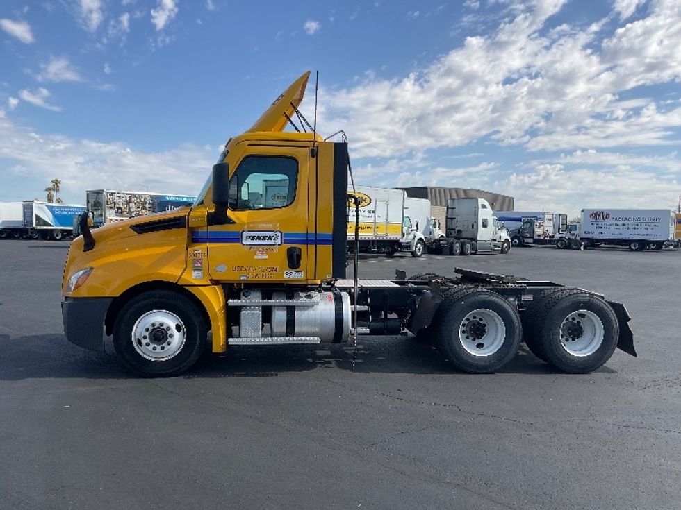 Day Cab Tractor-Heavy Duty Tractors-Freightliner-2022-T12664ST-Phoenix-AZ-532,502\n\t\tmiles-$ 49,250 - Image 4