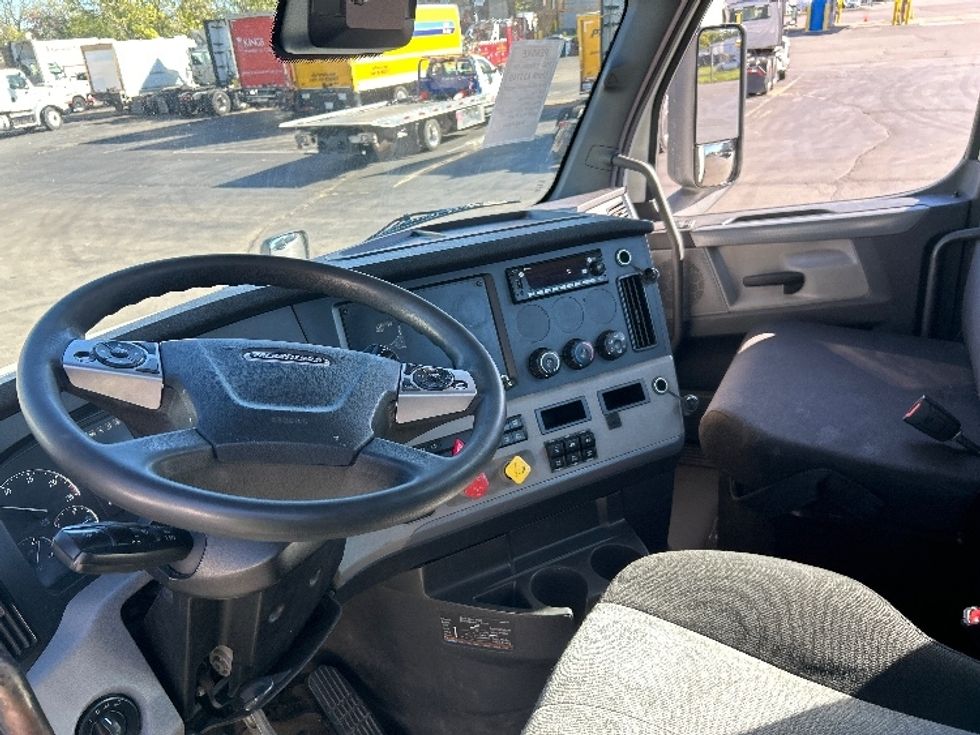 Day Cab Tractor-Heavy Duty Tractors-Freightliner-2022-T12664ST-Piqua-OH-648,654\n\t\tmiles-$ 33,000 - Image 10