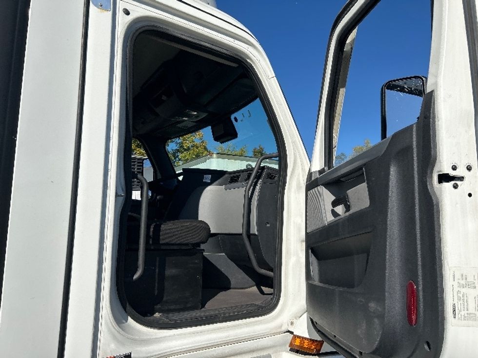 Day Cab Tractor-Heavy Duty Tractors-Freightliner-2022-T12664ST-Piqua-OH-648,654\n\t\tmiles-$ 33,000 - Image 12