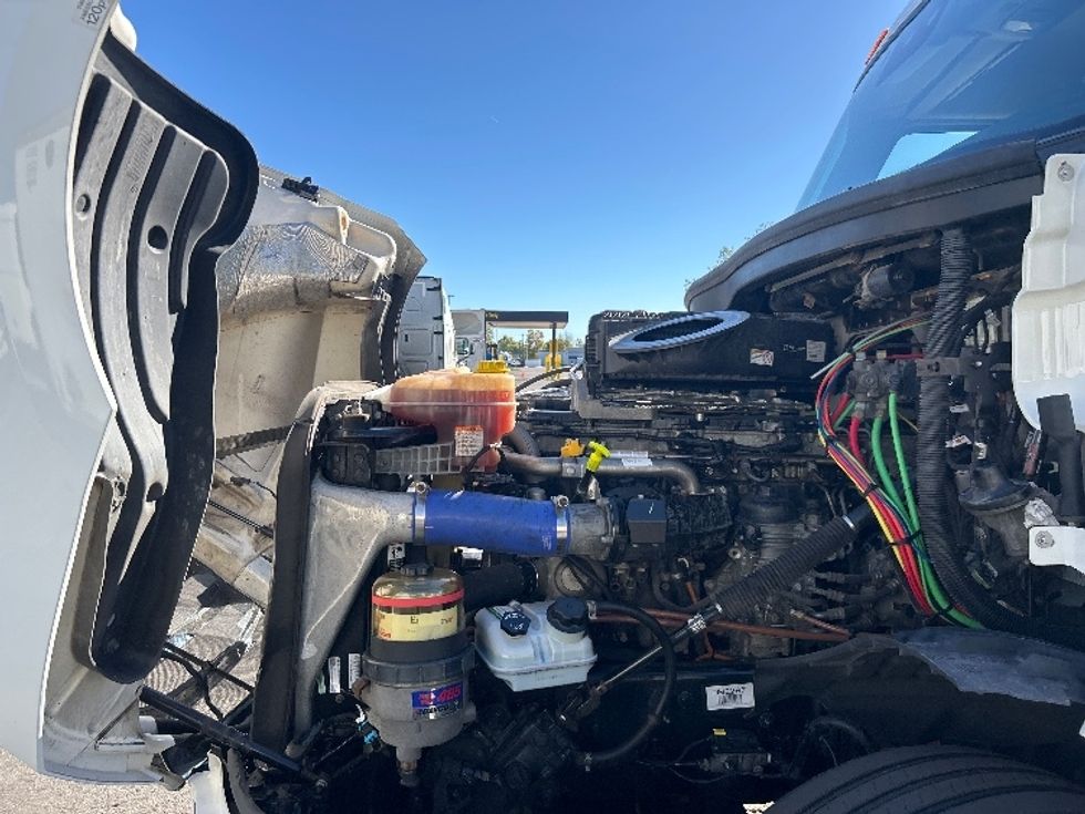 Day Cab Tractor-Heavy Duty Tractors-Freightliner-2022-T12664ST-Piqua-OH-648,654\n\t\tmiles-$ 33,000 - Image 16