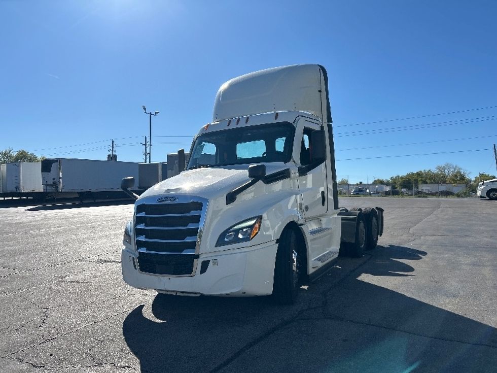 Day Cab Tractor-Heavy Duty Tractors-Freightliner-2022-T12664ST-Piqua-OH-648,654\n\t\tmiles-$ 33,000 - Image 3