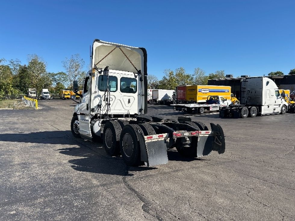 Day Cab Tractor-Heavy Duty Tractors-Freightliner-2022-T12664ST-Piqua-OH-648,654\n\t\tmiles-$ 33,000 - Image 5