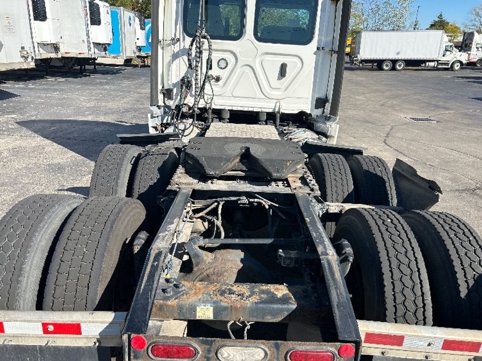 Day Cab Tractor-Heavy Duty Tractors-Freightliner-2022-T12664ST-Piqua-OH-648,654\n\t\tmiles-$ 33,000 - Image 6