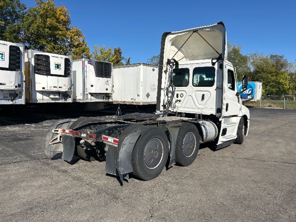 Day Cab Tractor-Heavy Duty Tractors-Freightliner-2022-T12664ST-Piqua-OH-648,654\n\t\tmiles-$ 33,000 - Image 7