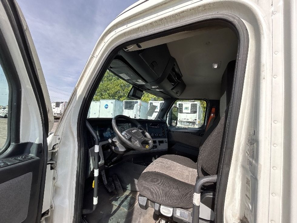 Day Cab Tractor-Heavy Duty Tractors-Freightliner-2022-T12664ST-Piqua-OH-658,720\n\t\tmiles-$ 33,000 - Image 10