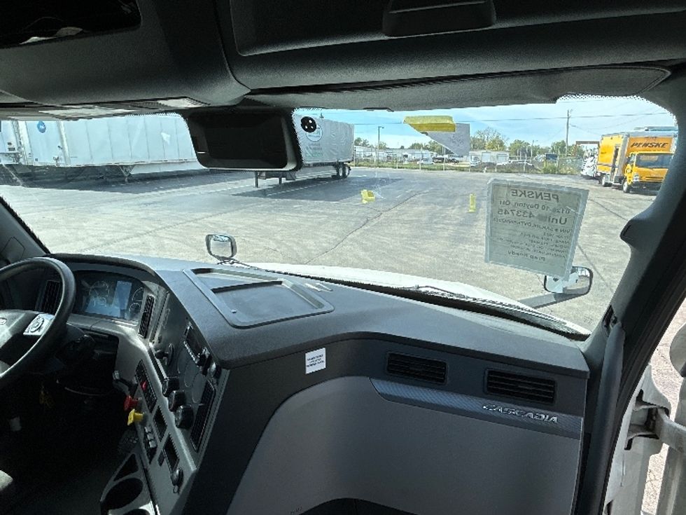 Day Cab Tractor-Heavy Duty Tractors-Freightliner-2022-T12664ST-Piqua-OH-658,720\n\t\tmiles-$ 33,000 - Image 13
