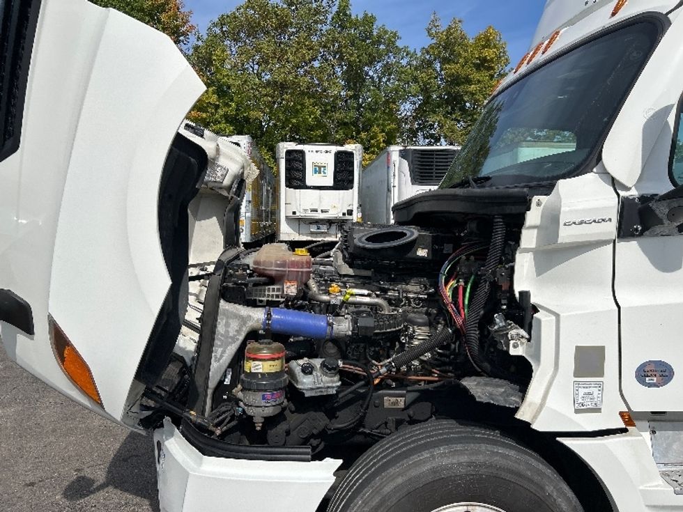 Day Cab Tractor-Heavy Duty Tractors-Freightliner-2022-T12664ST-Piqua-OH-658,720\n\t\tmiles-$ 33,000 - Image 16