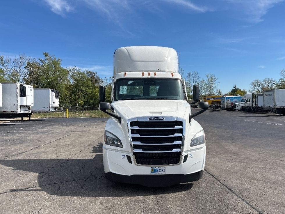 Day Cab Tractor-Heavy Duty Tractors-Freightliner-2022-T12664ST-Piqua-OH-658,720\n\t\tmiles-$ 33,000 - Image 2