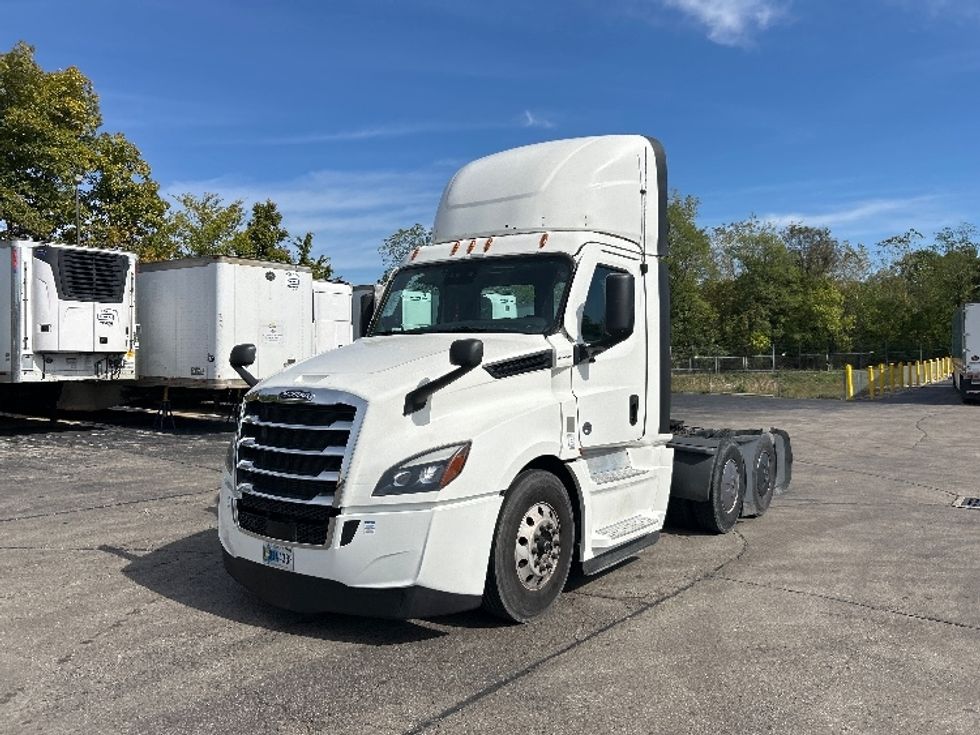 Day Cab Tractor-Heavy Duty Tractors-Freightliner-2022-T12664ST-Piqua-OH-658,720\n\t\tmiles-$ 33,000 - Image 3