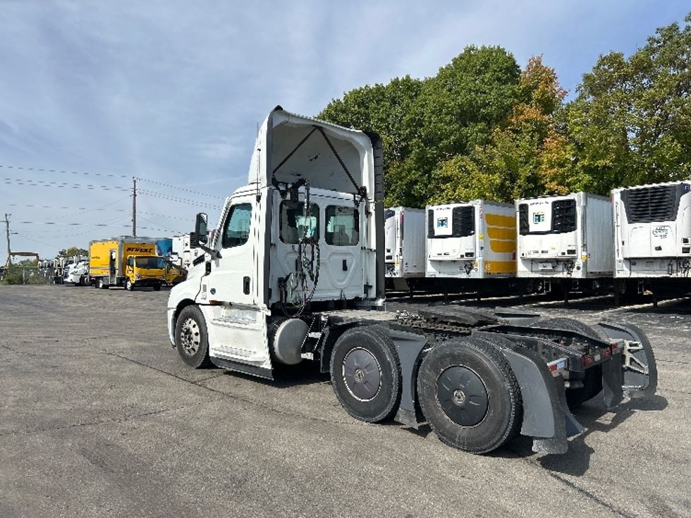 Day Cab Tractor-Heavy Duty Tractors-Freightliner-2022-T12664ST-Piqua-OH-658,720\n\t\tmiles-$ 33,000 - Image 5