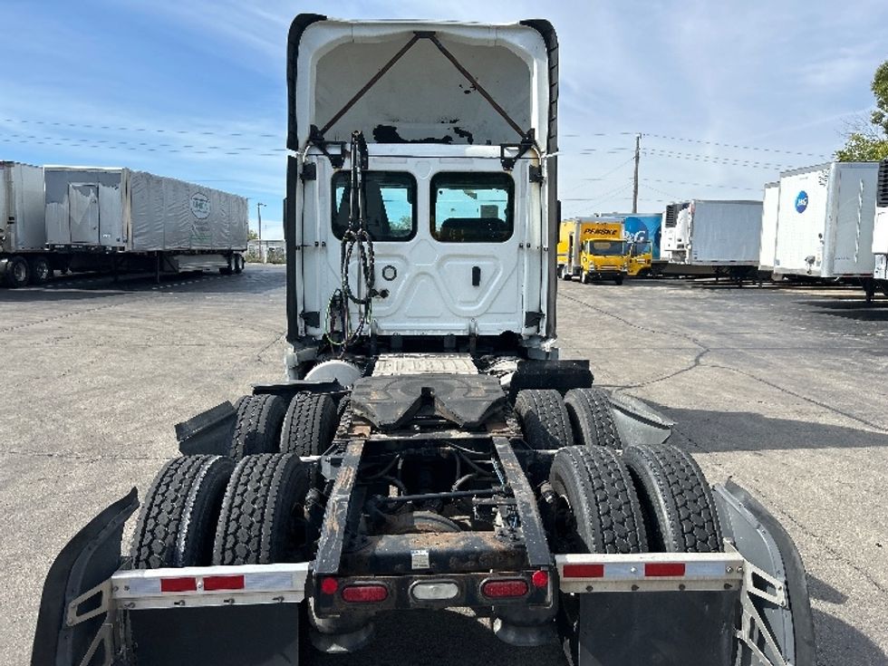 Day Cab Tractor-Heavy Duty Tractors-Freightliner-2022-T12664ST-Piqua-OH-658,720\n\t\tmiles-$ 33,000 - Image 6