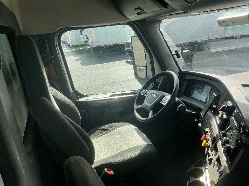 Day Cab Tractor-Heavy Duty Tractors-Freightliner-2022-T12664ST-Piqua-OH-664,475\n\t\tmiles-$ 33,000 - Image 14