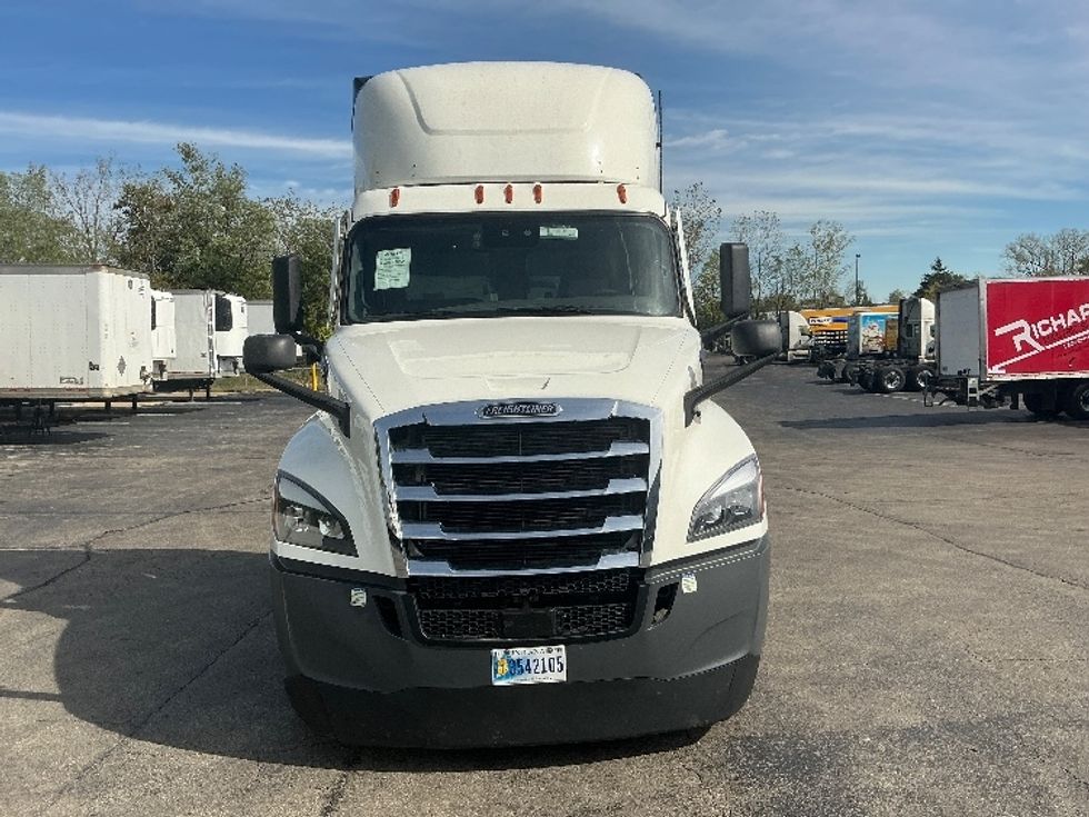 Day Cab Tractor-Heavy Duty Tractors-Freightliner-2022-T12664ST-Piqua-OH-664,475\n\t\tmiles-$ 33,000 - Image 2