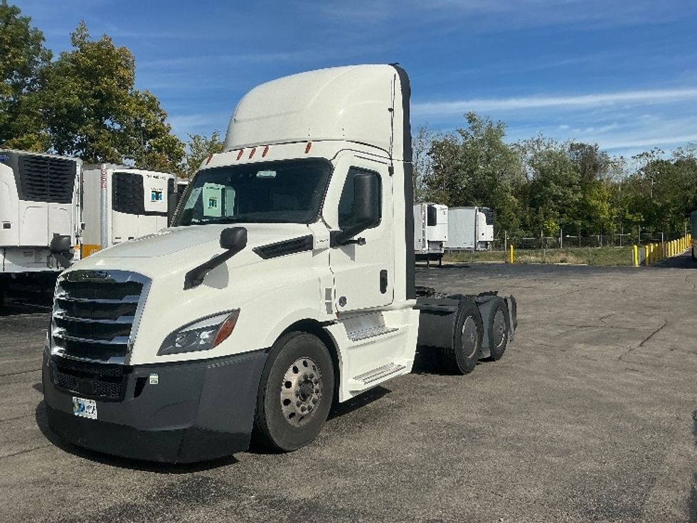 Day Cab Tractor-Heavy Duty Tractors-Freightliner-2022-T12664ST-Piqua-OH-664,475\n\t\tmiles-$ 33,000 - Image 3