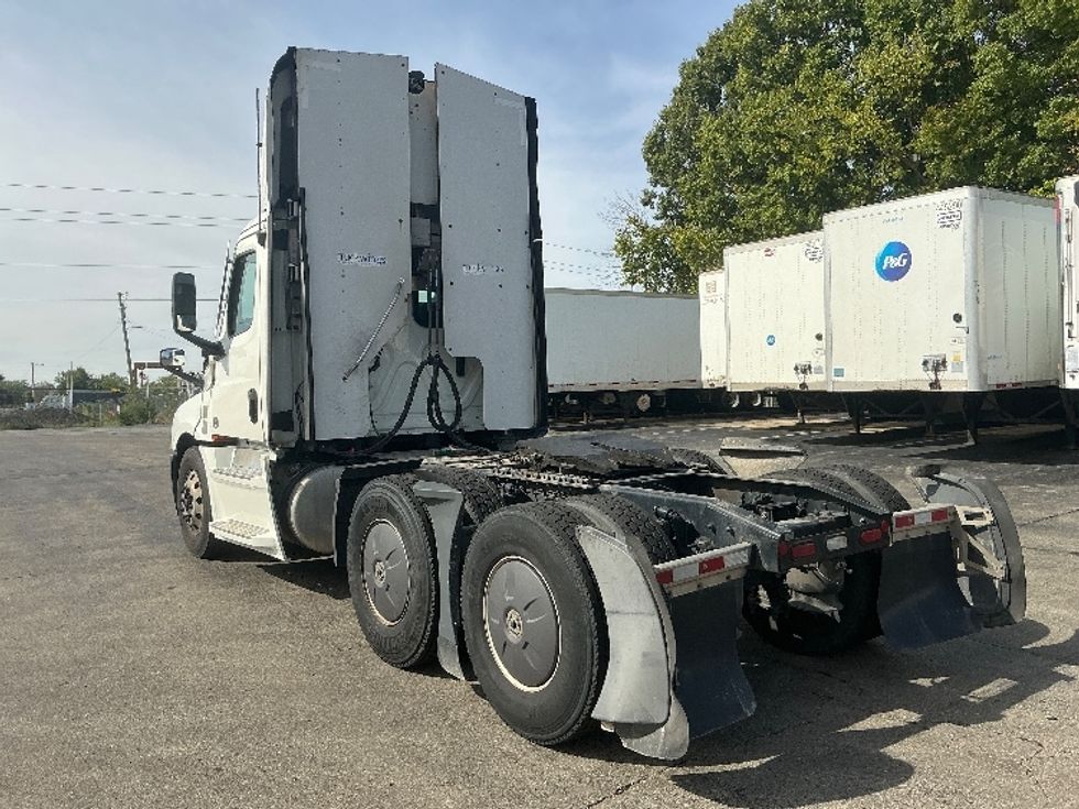 Day Cab Tractor-Heavy Duty Tractors-Freightliner-2022-T12664ST-Piqua-OH-664,475\n\t\tmiles-$ 33,000 - Image 5