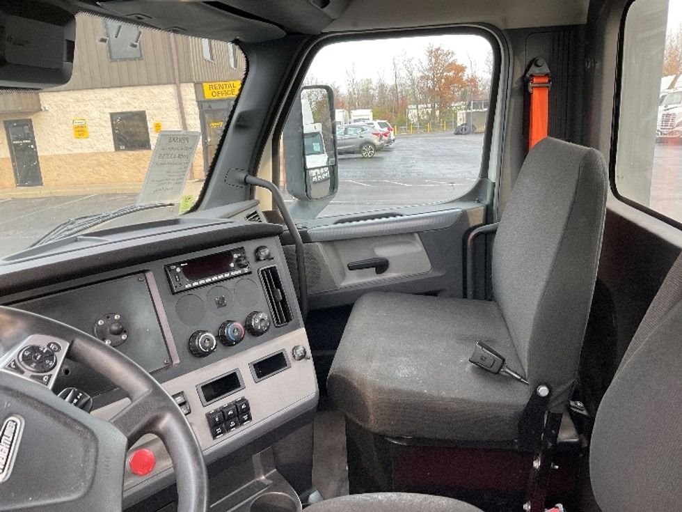Day Cab Tractor-Heavy Duty Tractors-Freightliner-2022-T12664ST-Piqua-OH-673,087\n\t\tmiles-$ 33,000 - Image 10