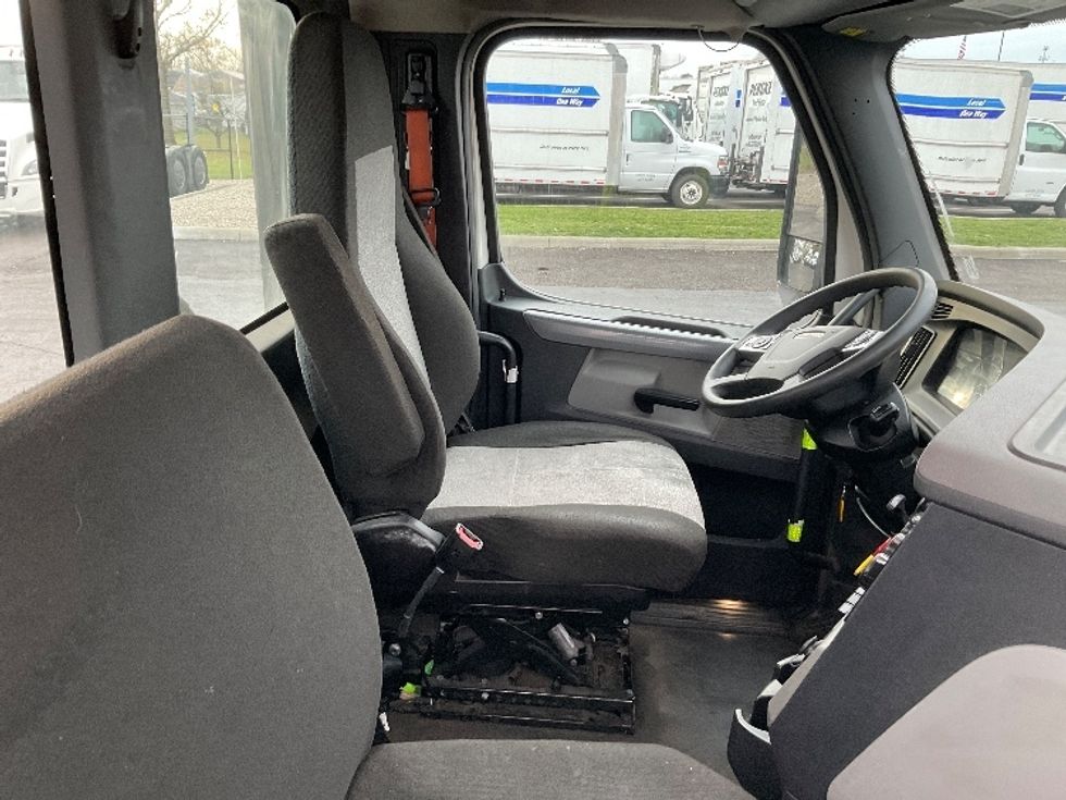 Day Cab Tractor-Heavy Duty Tractors-Freightliner-2022-T12664ST-Piqua-OH-673,087\n\t\tmiles-$ 33,000 - Image 14