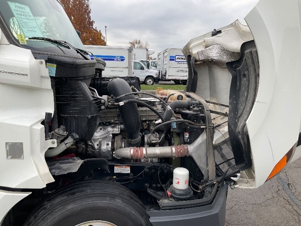 Day Cab Tractor-Heavy Duty Tractors-Freightliner-2022-T12664ST-Piqua-OH-673,087\n\t\tmiles-$ 33,000 - Image 15