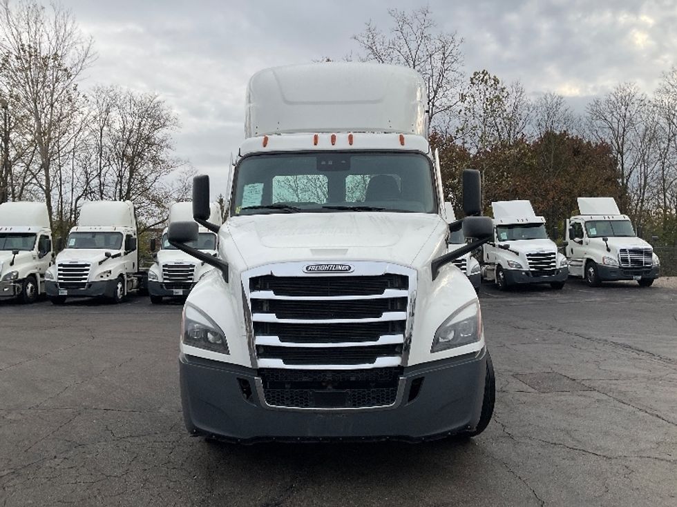 Day Cab Tractor-Heavy Duty Tractors-Freightliner-2022-T12664ST-Piqua-OH-673,087\n\t\tmiles-$ 33,000 - Image 2