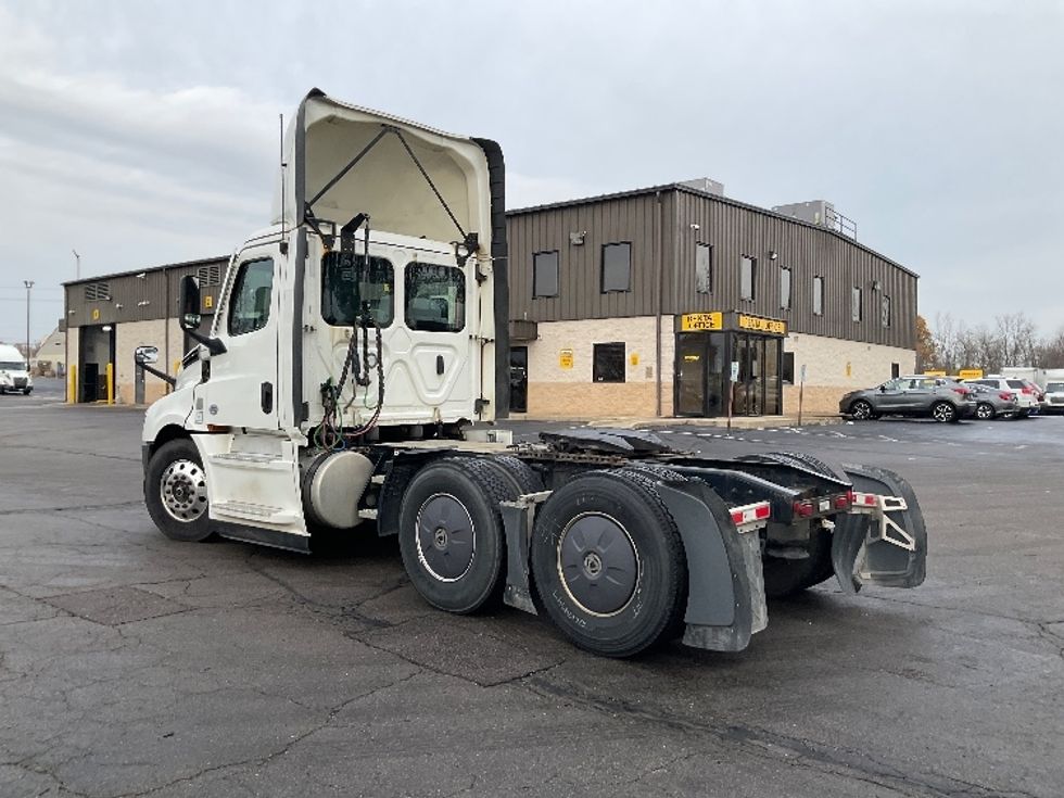 Day Cab Tractor-Heavy Duty Tractors-Freightliner-2022-T12664ST-Piqua-OH-673,087\n\t\tmiles-$ 33,000 - Image 5