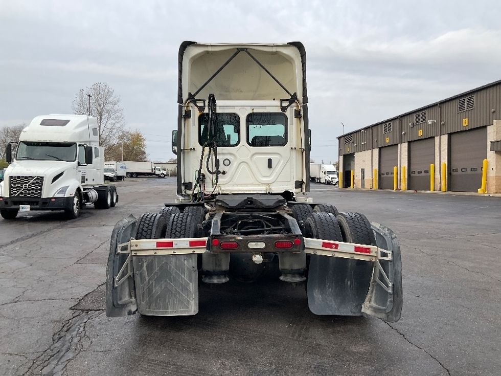 Day Cab Tractor-Heavy Duty Tractors-Freightliner-2022-T12664ST-Piqua-OH-673,087\n\t\tmiles-$ 33,000 - Image 6