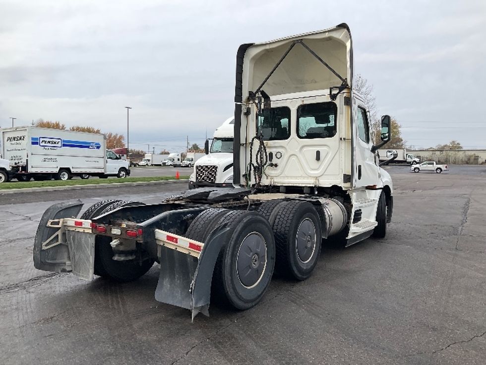 Day Cab Tractor-Heavy Duty Tractors-Freightliner-2022-T12664ST-Piqua-OH-673,087\n\t\tmiles-$ 33,000 - Image 7