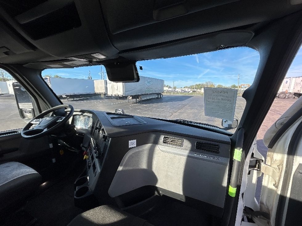 Day Cab Tractor-Heavy Duty Tractors-Freightliner-2022-T12664ST-Piqua-OH-683,960\n\t\tmiles-$ 33,000 - Image 13