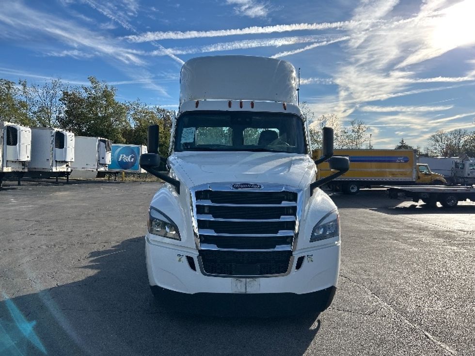 Day Cab Tractor-Heavy Duty Tractors-Freightliner-2022-T12664ST-Piqua-OH-683,960\n\t\tmiles-$ 33,000 - Image 2