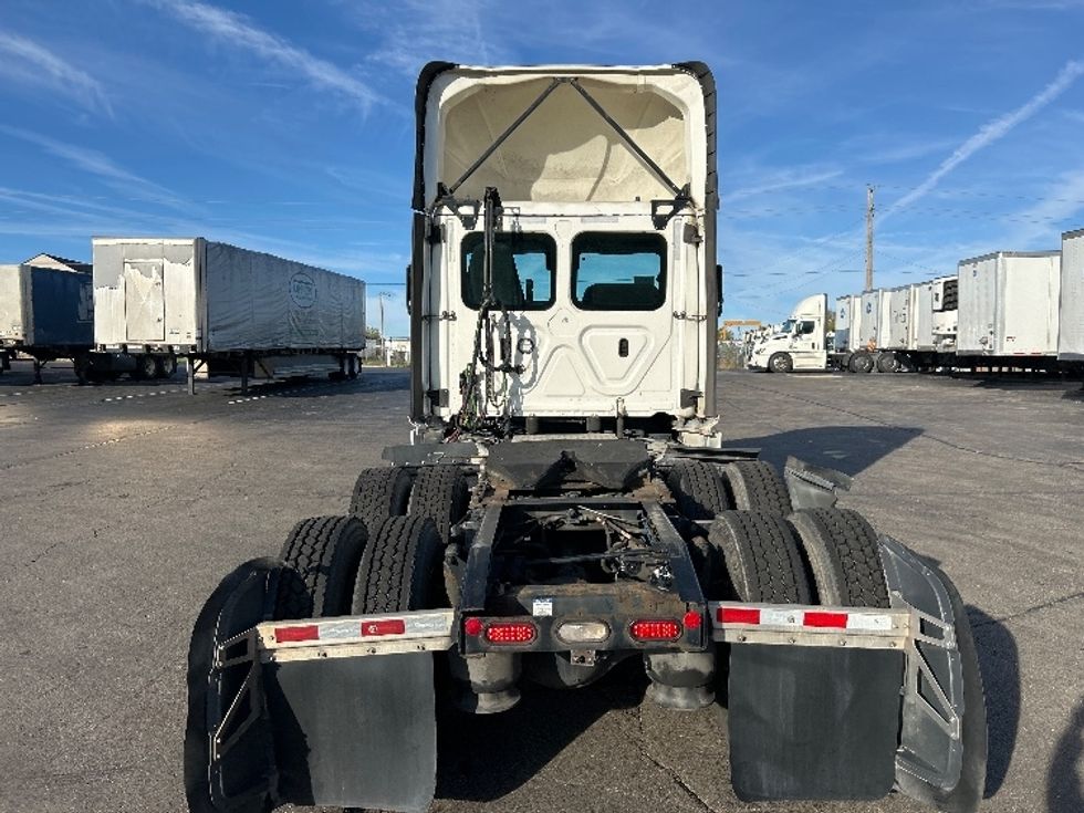 Day Cab Tractor-Heavy Duty Tractors-Freightliner-2022-T12664ST-Piqua-OH-683,960\n\t\tmiles-$ 33,000 - Image 6