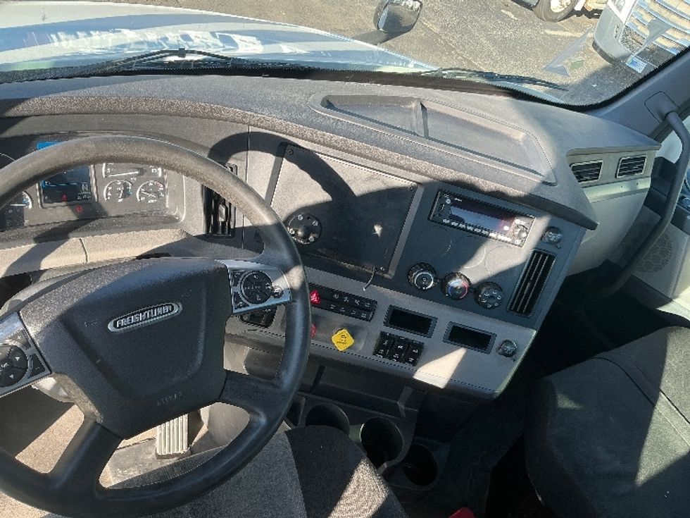 Day Cab Tractor-Heavy Duty Tractors-Freightliner-2022-T12664ST-Piqua-OH-684,052\n\t\tmiles-$ 33,000 - Image 11