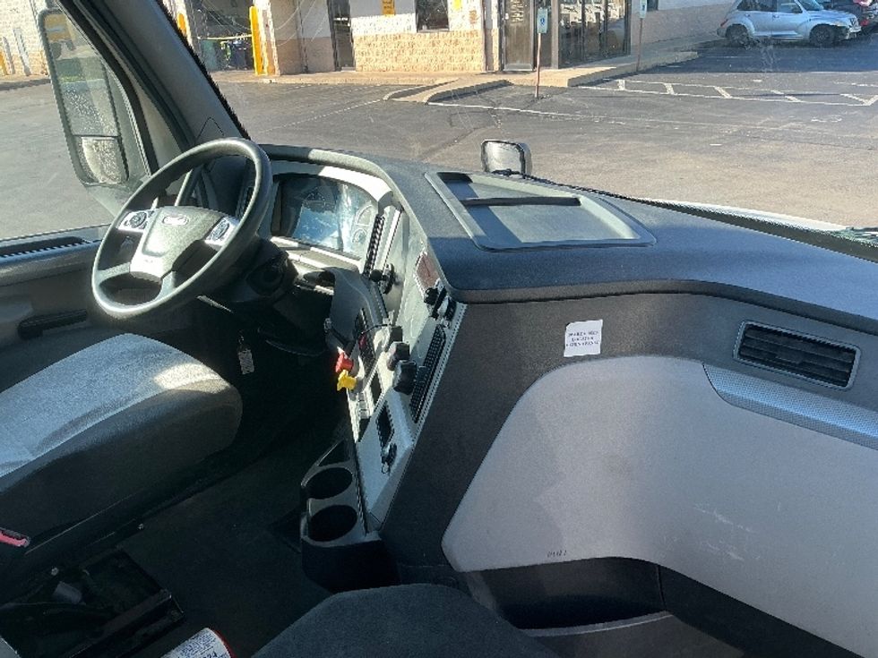 Day Cab Tractor-Heavy Duty Tractors-Freightliner-2022-T12664ST-Piqua-OH-684,052\n\t\tmiles-$ 33,000 - Image 13