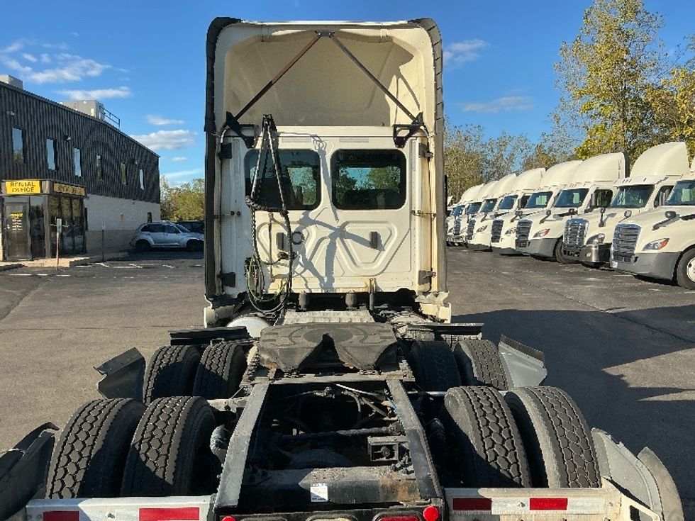 Day Cab Tractor-Heavy Duty Tractors-Freightliner-2022-T12664ST-Piqua-OH-684,052\n\t\tmiles-$ 33,000 - Image 6