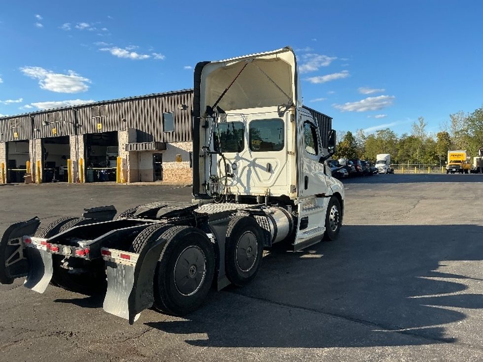 Day Cab Tractor-Heavy Duty Tractors-Freightliner-2022-T12664ST-Piqua-OH-684,052\n\t\tmiles-$ 33,000 - Image 7