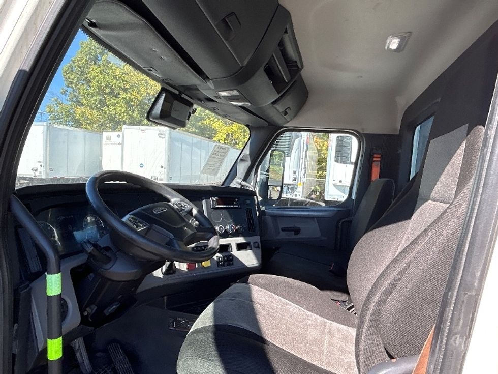 Day Cab Tractor-Heavy Duty Tractors-Freightliner-2022-T12664ST-Piqua-OH-700,844\n\t\tmiles-$ 33,000 - Image 10
