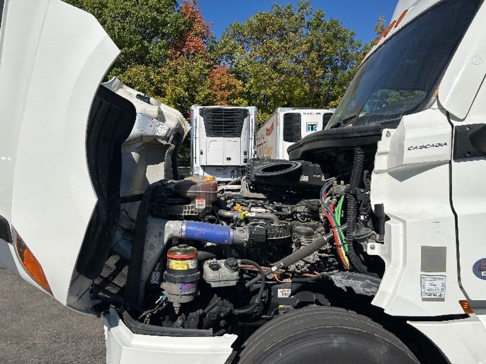 Day Cab Tractor-Heavy Duty Tractors-Freightliner-2022-T12664ST-Piqua-OH-700,844\n\t\tmiles-$ 33,000 - Image 16