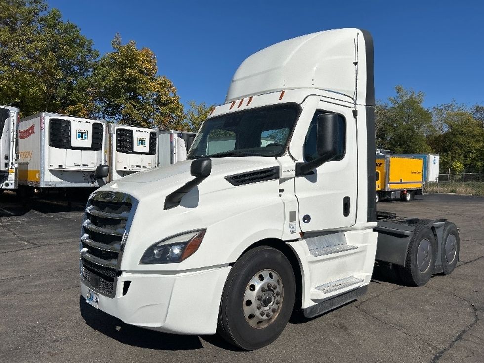 Day Cab Tractor-Heavy Duty Tractors-Freightliner-2022-T12664ST-Piqua-OH-700,844\n\t\tmiles-$ 33,000 - Image 3