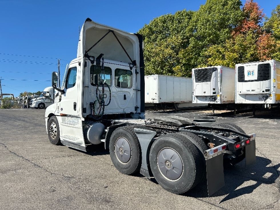 Day Cab Tractor-Heavy Duty Tractors-Freightliner-2022-T12664ST-Piqua-OH-700,844\n\t\tmiles-$ 33,000 - Image 4