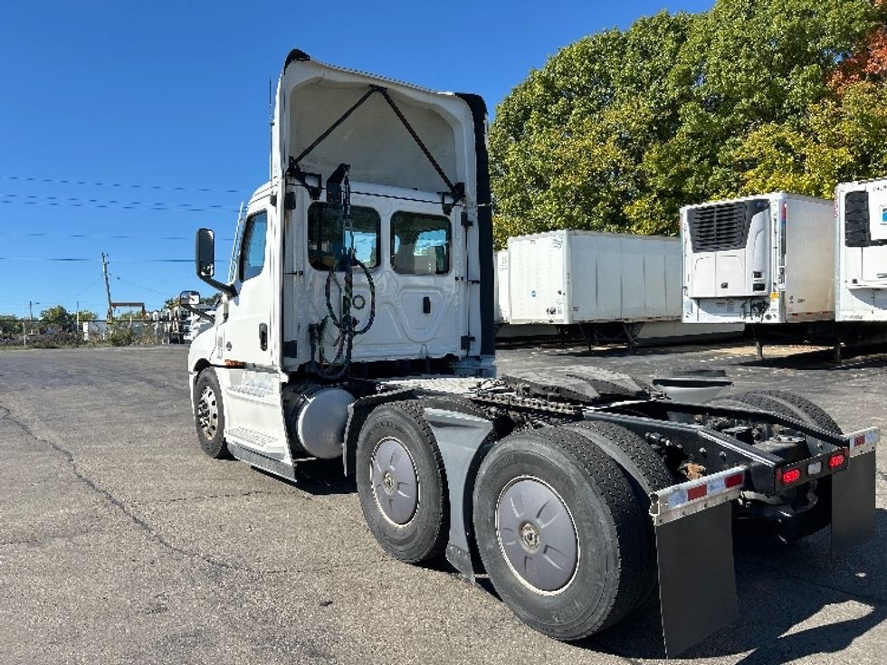 Day Cab Tractor-Heavy Duty Tractors-Freightliner-2022-T12664ST-Piqua-OH-700,844\n\t\tmiles-$ 33,000 - Image 5