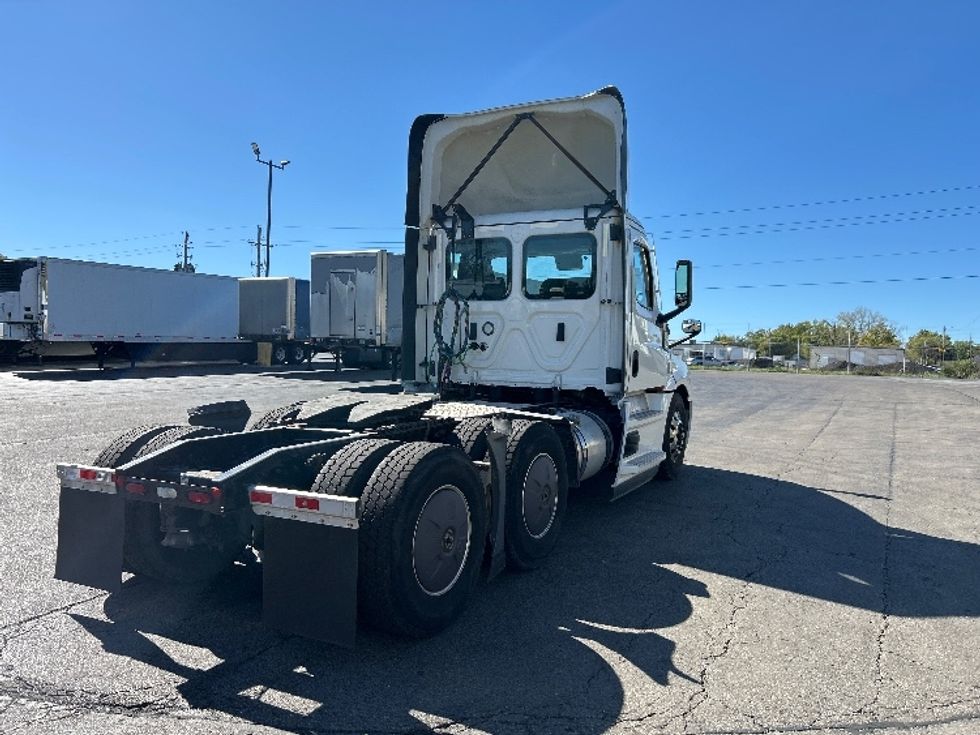 Day Cab Tractor-Heavy Duty Tractors-Freightliner-2022-T12664ST-Piqua-OH-700,844\n\t\tmiles-$ 33,000 - Image 7