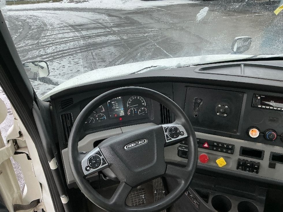 Day Cab Tractor-Heavy Duty Tractors-Freightliner-2022-T12664ST-Piqua-OH-710,359\n\t\tmiles-$ 33,000 - Image 11