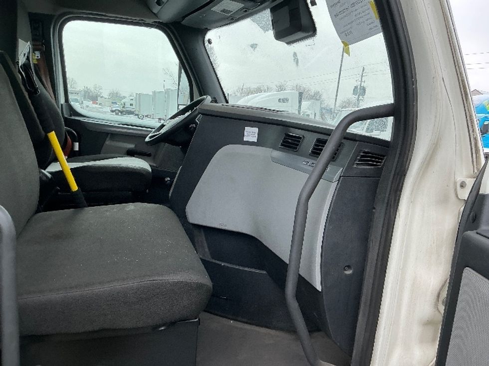 Day Cab Tractor-Heavy Duty Tractors-Freightliner-2022-T12664ST-Piqua-OH-710,359\n\t\tmiles-$ 33,000 - Image 14