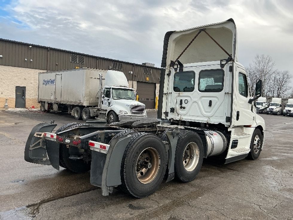 Day Cab Tractor-Heavy Duty Tractors-Freightliner-2022-T12664ST-Piqua-OH-710,359\n\t\tmiles-$ 33,000 - Image 7