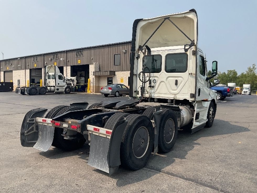Day Cab Tractor-Heavy Duty Tractors-Freightliner-2022-T12664ST-Piqua-OH-713,003\n\t\tmiles-$ 33,000 - Image 7