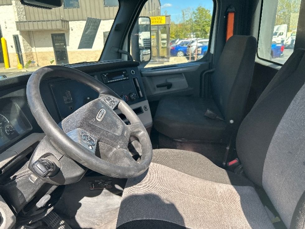 Day Cab Tractor-Heavy Duty Tractors-Freightliner-2022-T12664ST-Piqua-OH-736,923\n\t\tmiles-$ 33,000 - Image 10