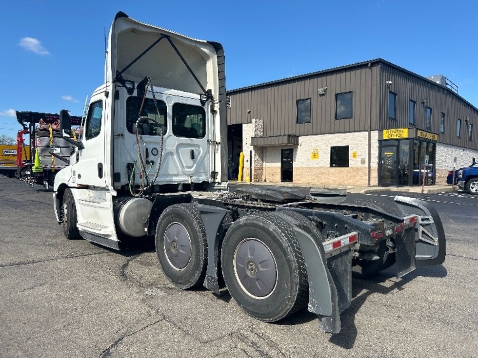 Day Cab Tractor-Heavy Duty Tractors-Freightliner-2022-T12664ST-Piqua-OH-736,923\n\t\tmiles-$ 33,000 - Image 5