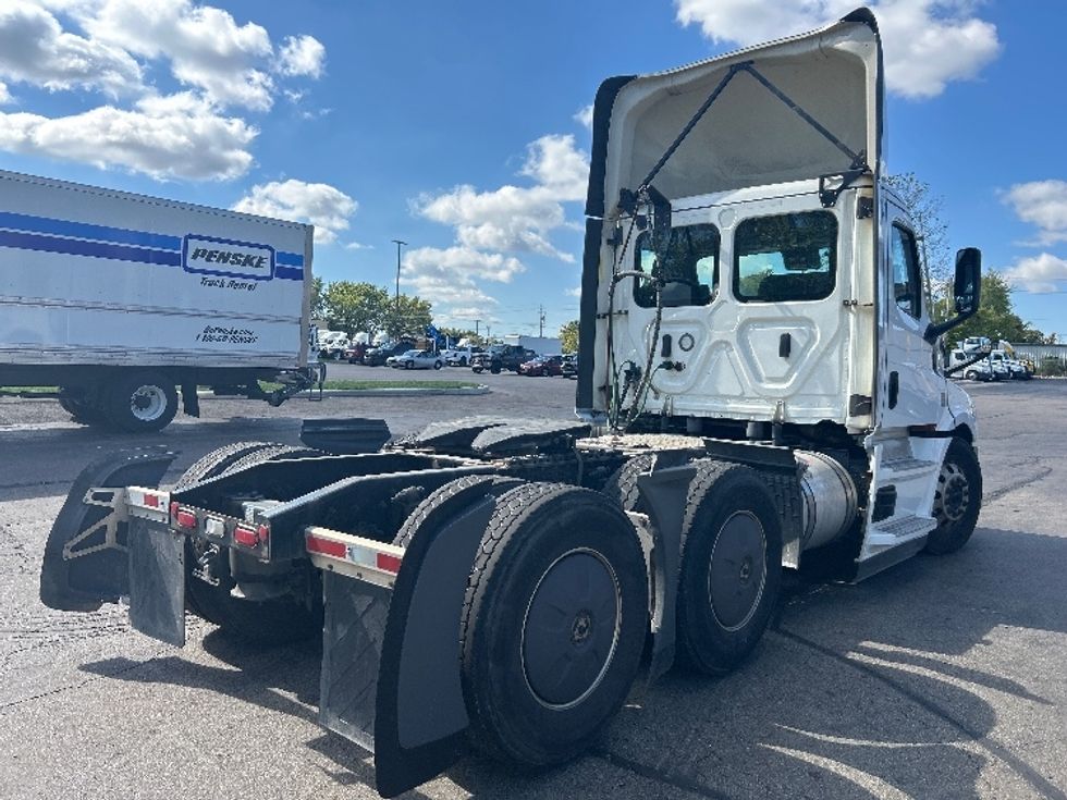 Day Cab Tractor-Heavy Duty Tractors-Freightliner-2022-T12664ST-Piqua-OH-736,923\n\t\tmiles-$ 33,000 - Image 7