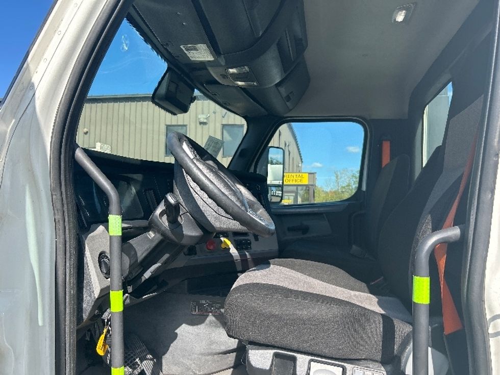 Day Cab Tractor-Heavy Duty Tractors-Freightliner-2022-T12664ST-Piqua-OH-736,923\n\t\tmiles-$ 33,000 - Image 9