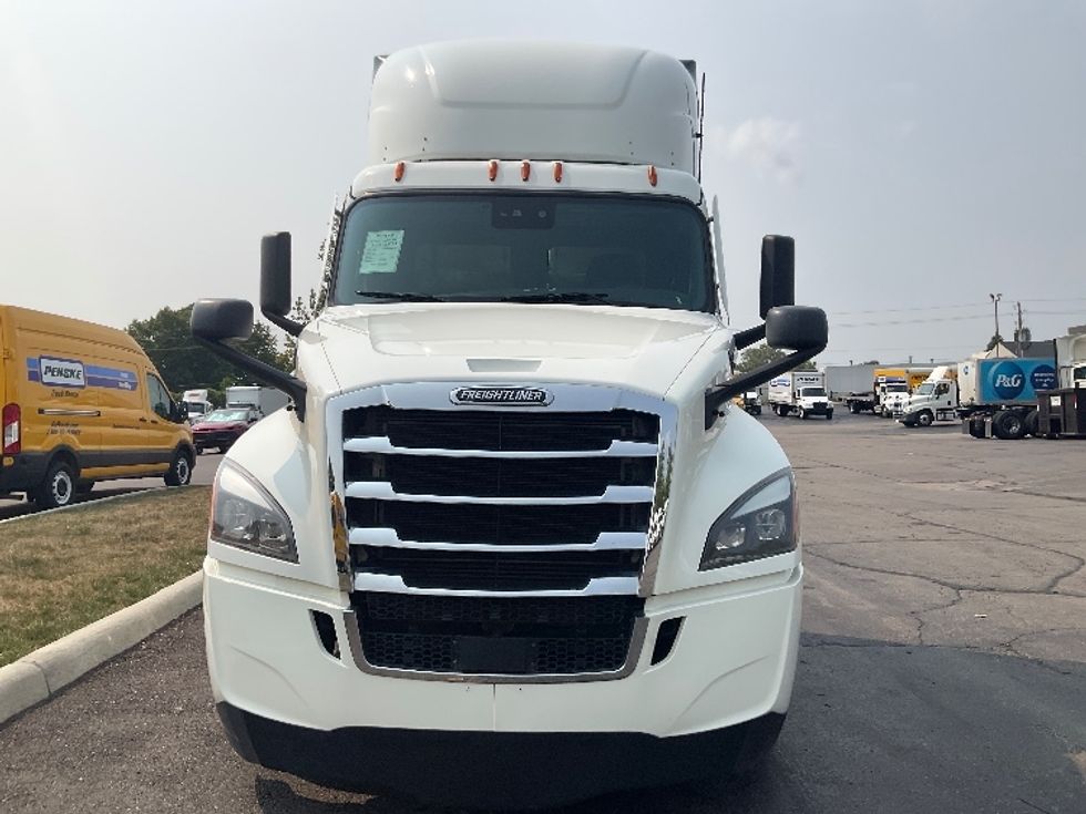 Day Cab Tractor-Heavy Duty Tractors-Freightliner-2022-T12664ST-Piqua-OH-749,945\n\t\tmiles-$ 34,000 - Image 2