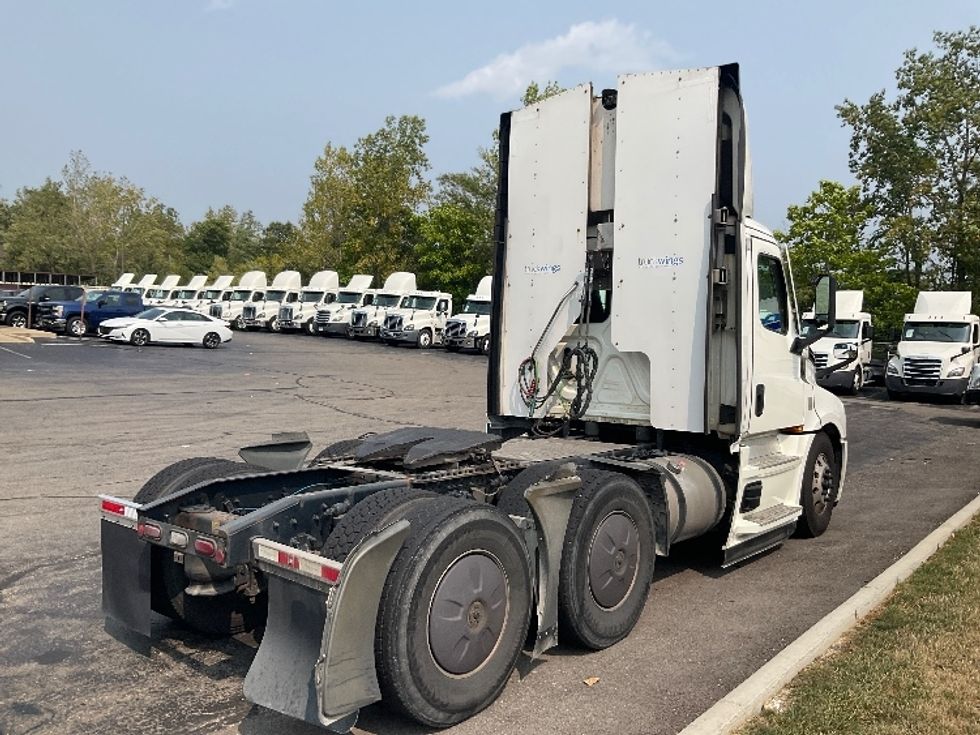 Day Cab Tractor-Heavy Duty Tractors-Freightliner-2022-T12664ST-Piqua-OH-749,945\n\t\tmiles-$ 34,000 - Image 7